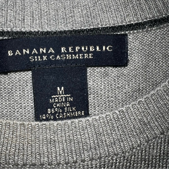 Banana Republic 86% Silk 14% Cashmere Gray Sweater Size Medium - Picture 5 of 5